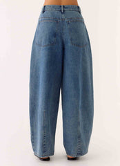 Zayn Pleated Denim Jeans - Light Wash Blue